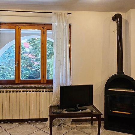 Appartamento Con Ingresso Autonomo, Giardino Privato E Portico Introbio 外观 照片
