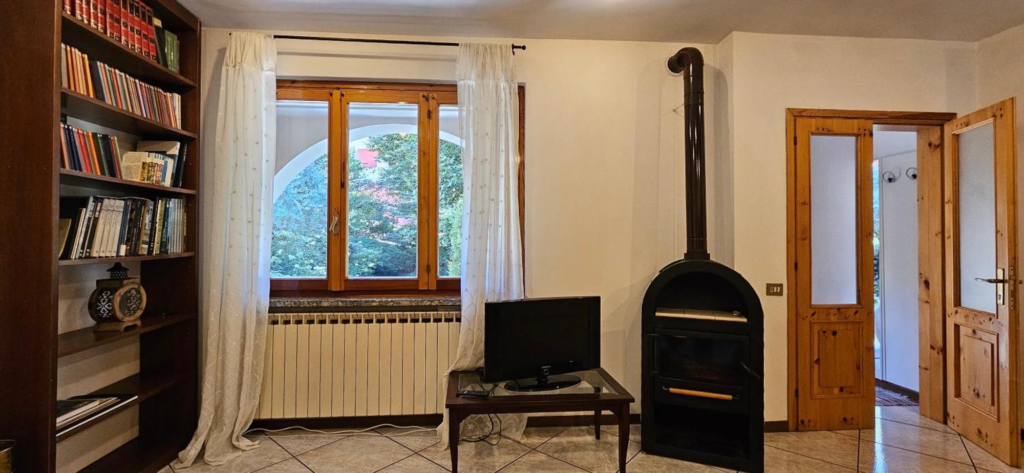 Appartamento Con Ingresso Autonomo, Giardino Privato E Portico Introbio 外观 照片